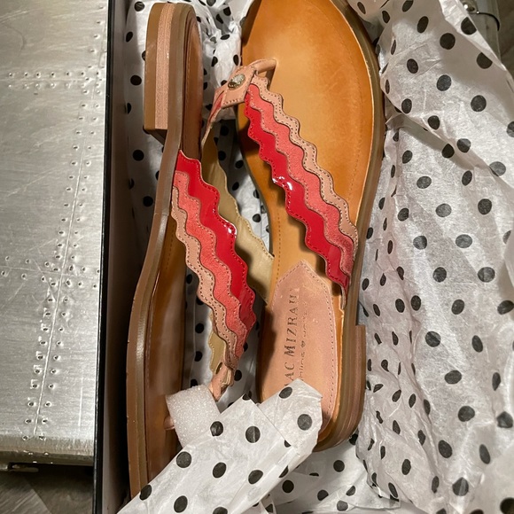 NIB Isaak Mizrahi Gina leather red pink scalloped trim sandal 6.5 flip flops - Picture 6 of 11